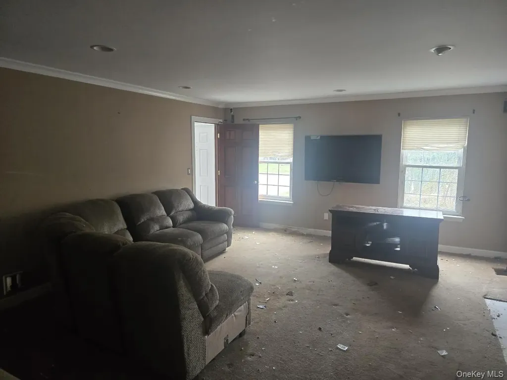 25 Pinecone Lane Islandia NY 11749