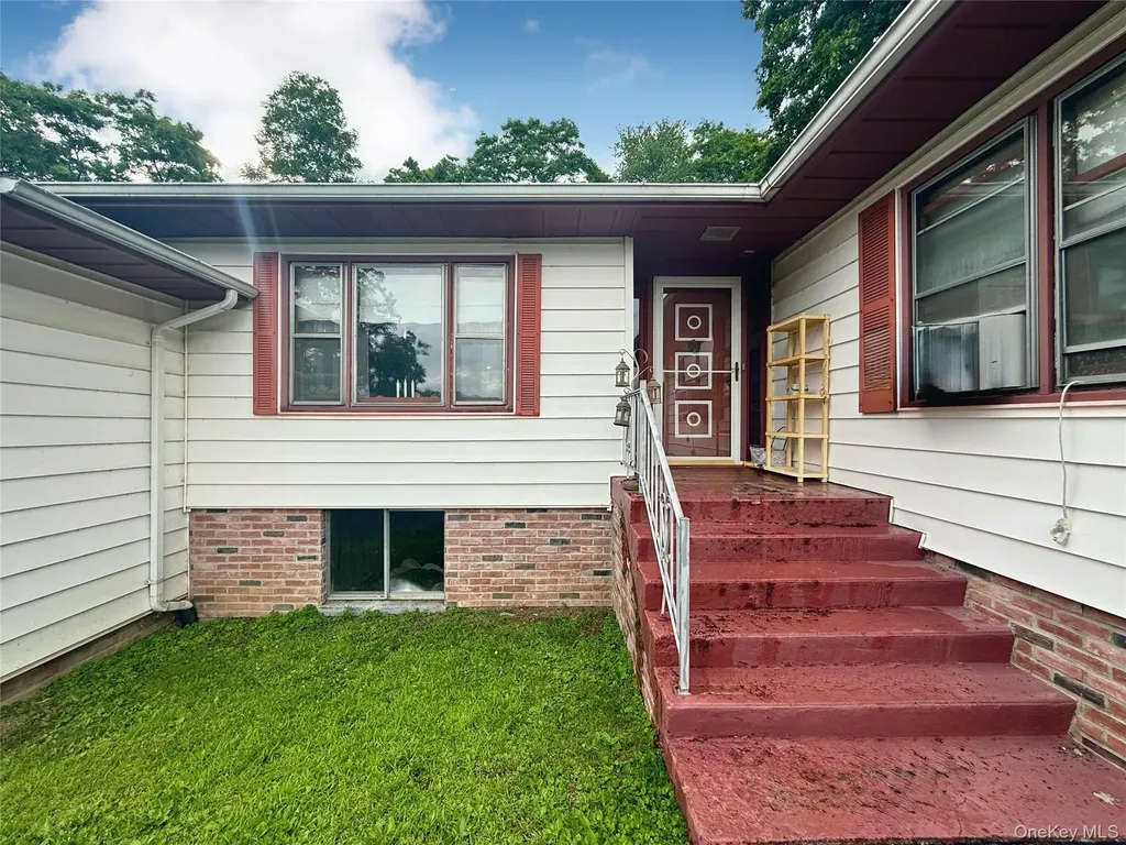 646 Oak Summit Road Millbrook NY 12545
