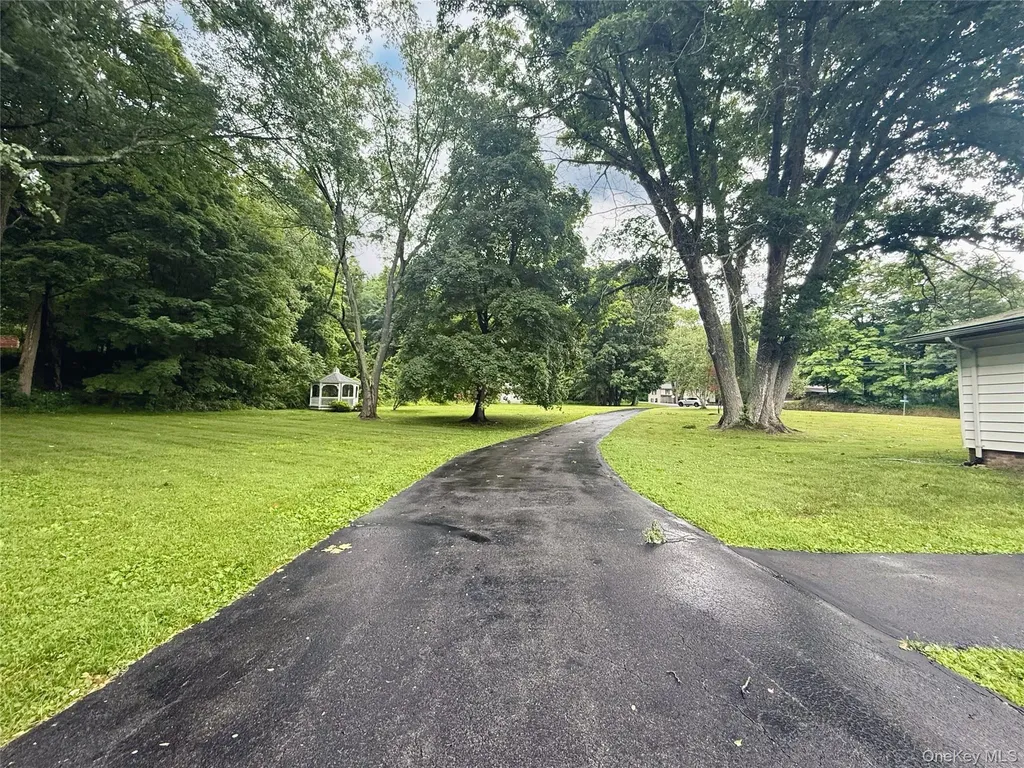 646 Oak Summit Road Millbrook NY 12545