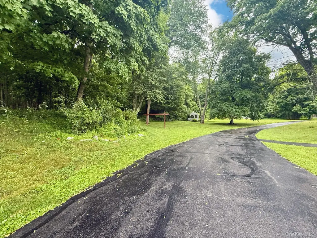646 Oak Summit Road Millbrook NY 12545