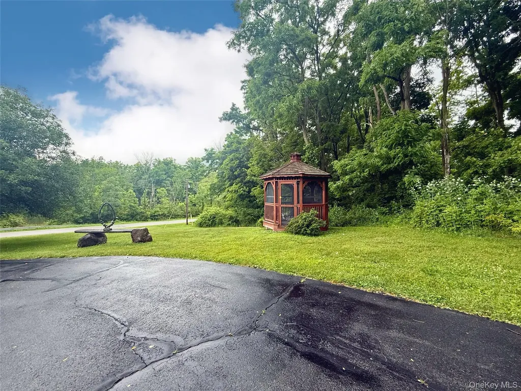 646 Oak Summit Road Millbrook NY 12545