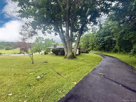 646 Oak Summit Road Millbrook NY 12545