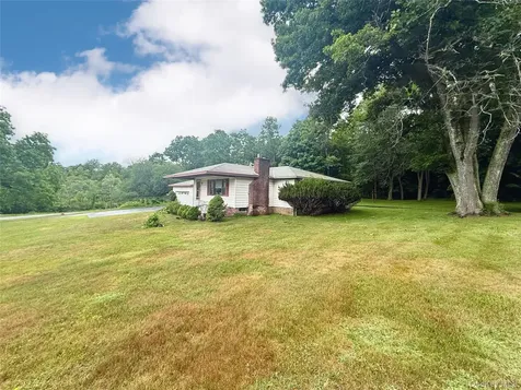 646 Oak Summit Road Millbrook NY 12545