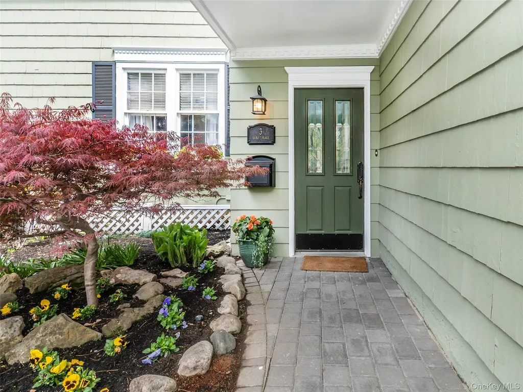 3 Duke Place Glen Cove NY 11542