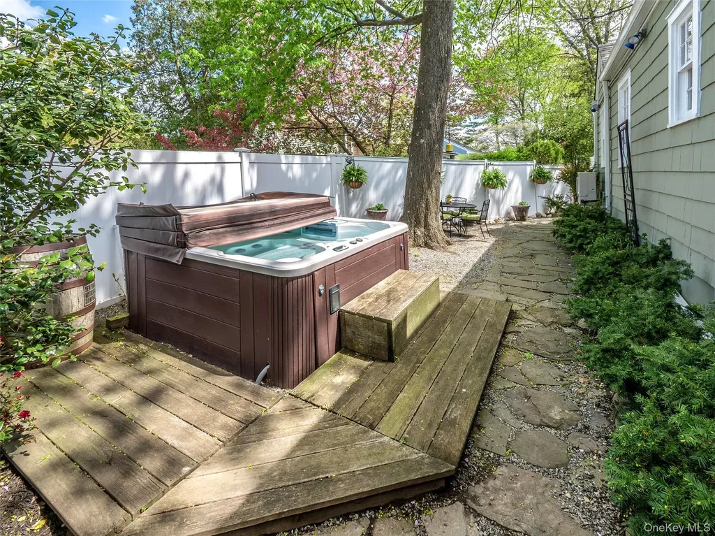 3 Duke Place Glen Cove NY 11542