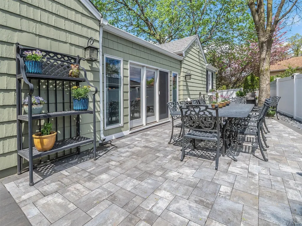 3 Duke Place Glen Cove NY 11542