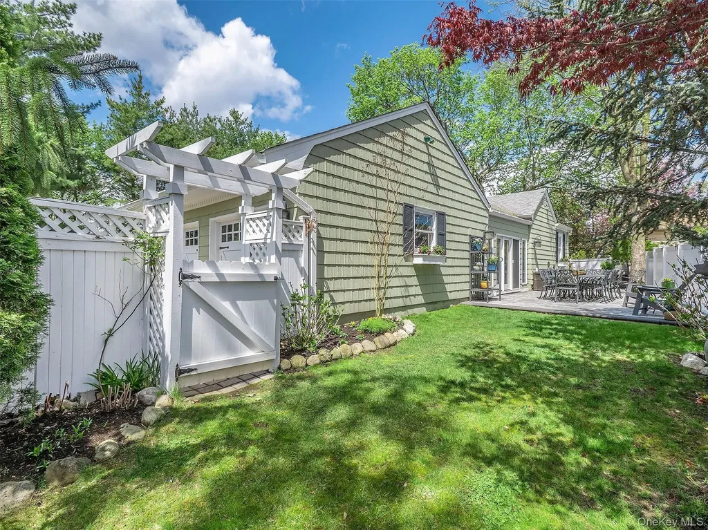 3 Duke Place Glen Cove NY 11542