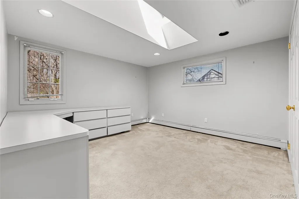 2 Hickory Hill Roslyn NY 11576