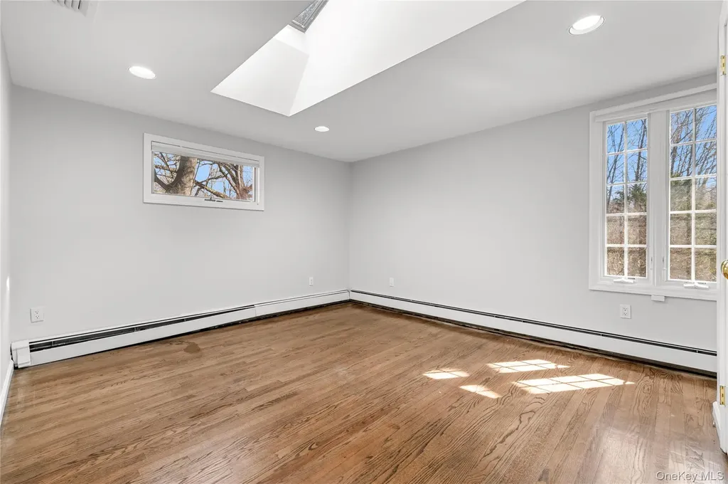 2 Hickory Hill Roslyn NY 11576