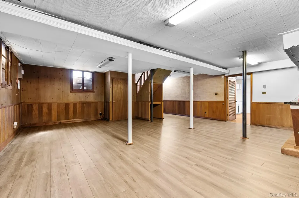 2 Hickory Hill Roslyn NY 11576