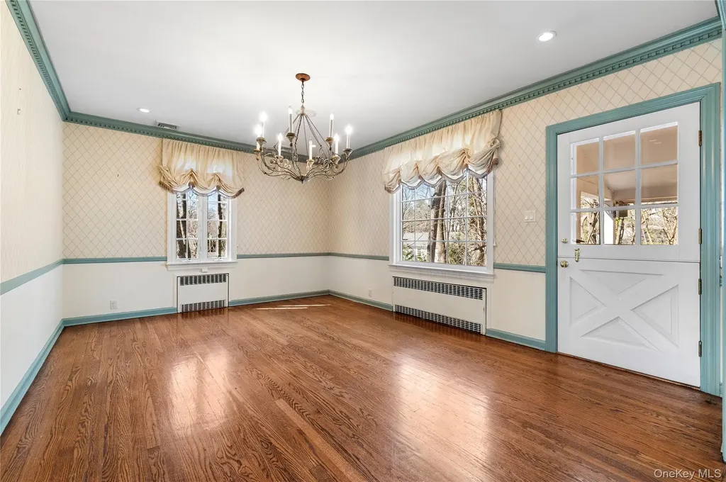 2 Hickory Hill Roslyn NY 11576