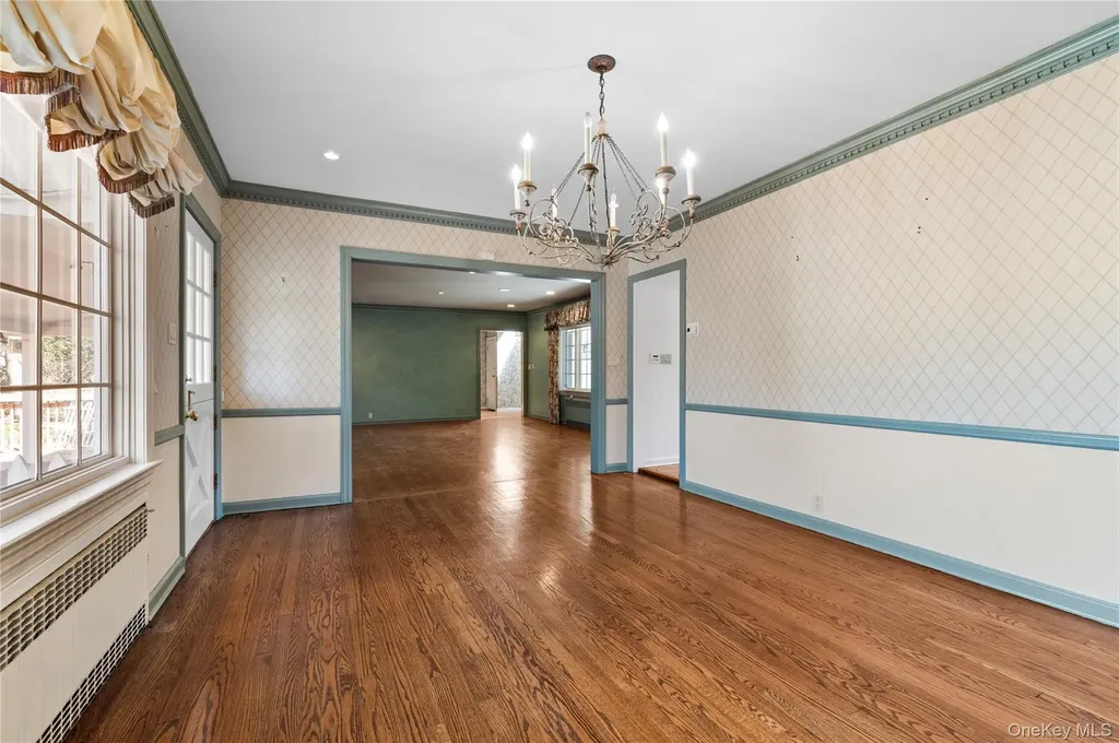 2 Hickory Hill Roslyn NY 11576