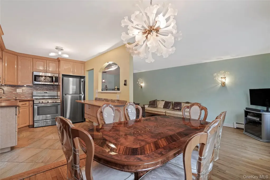 88-56 Aubrey Avenue Glendale NY 11385