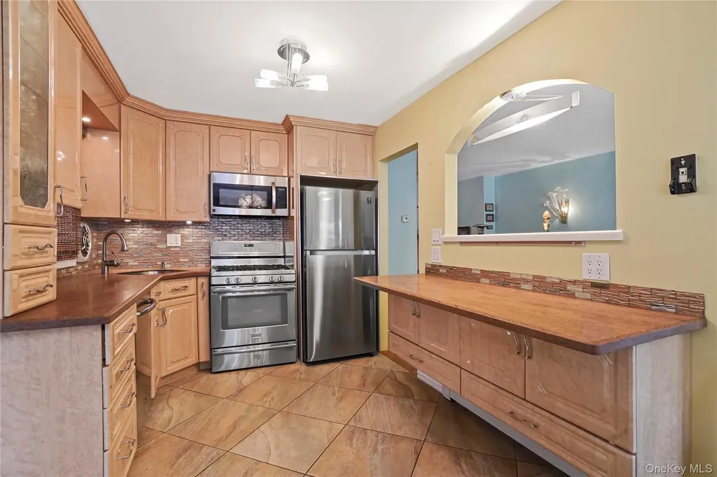 88-56 Aubrey Avenue Glendale NY 11385