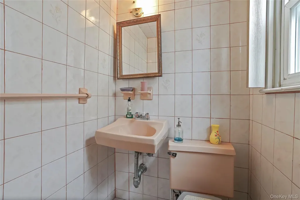 88-56 Aubrey Avenue Glendale NY 11385