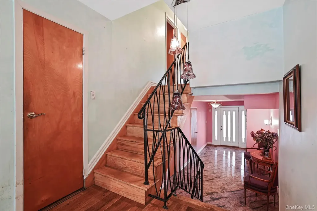 88-56 Aubrey Avenue Glendale NY 11385