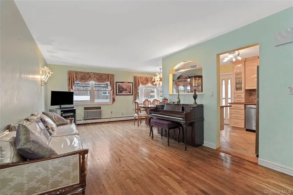 88-56 Aubrey Avenue Glendale NY 11385