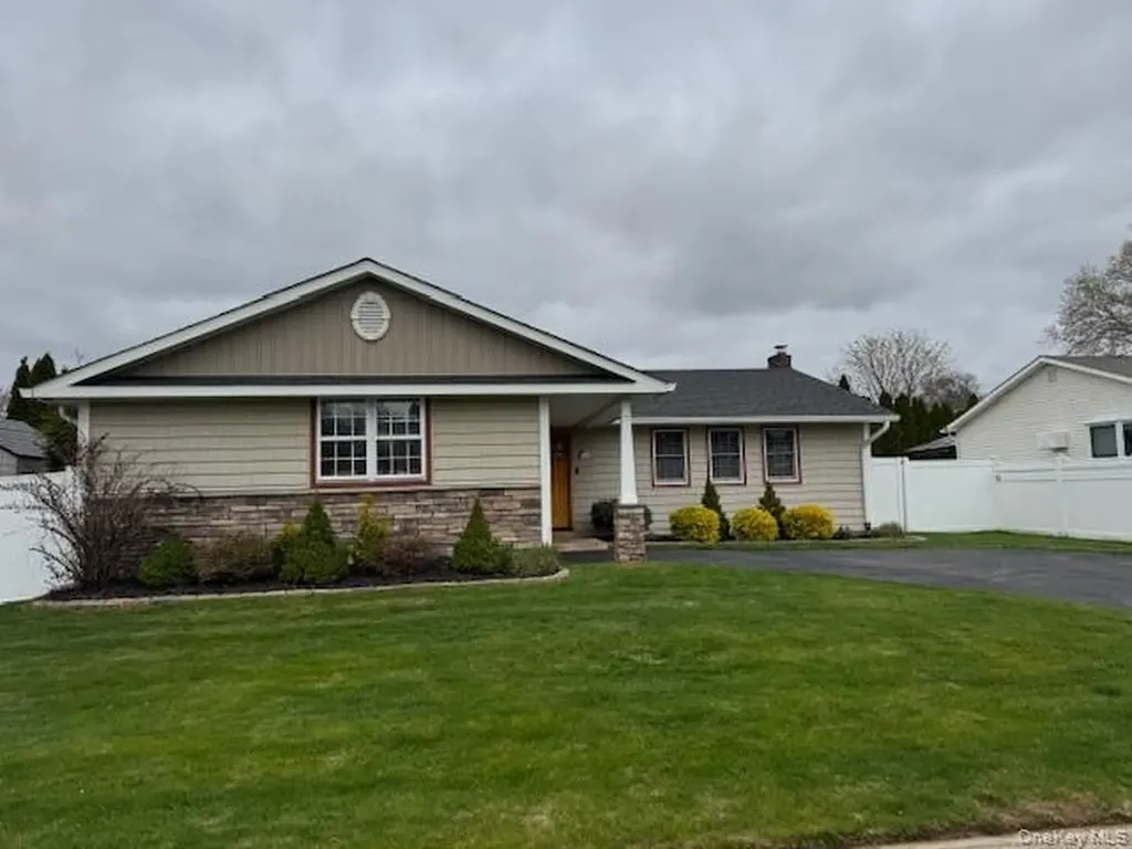 1917 Jackson Avenue West Islip NY 11795