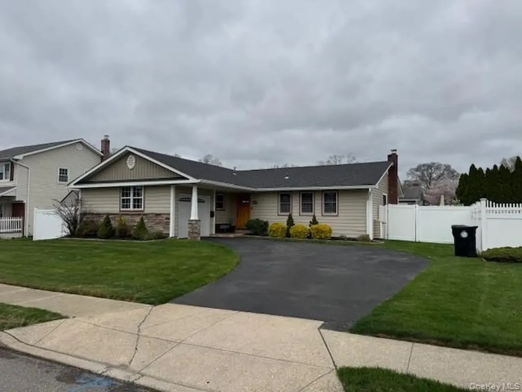 1917 Jackson Avenue West Islip NY 11795