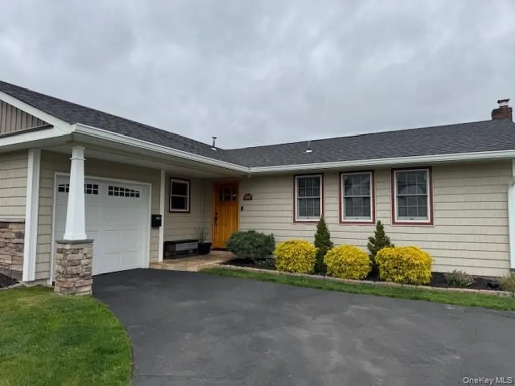 1917 Jackson Avenue West Islip NY 11795