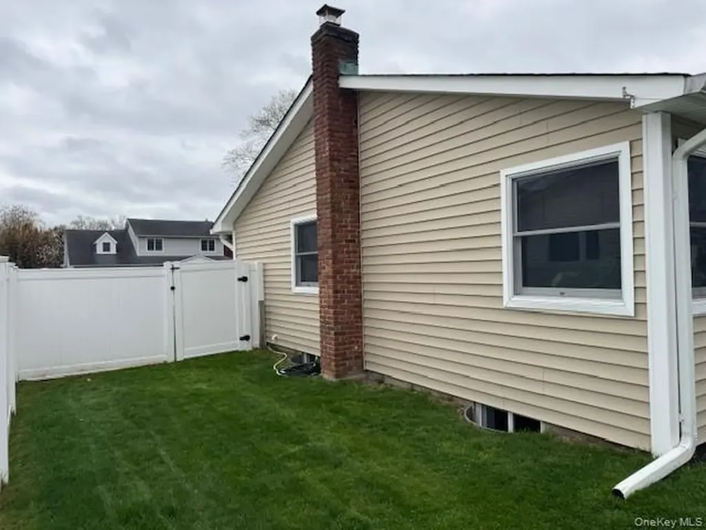 1917 Jackson Avenue West Islip NY 11795