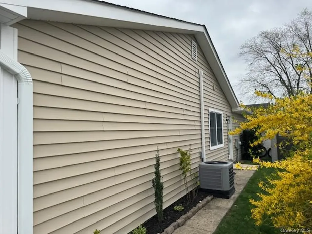 1917 Jackson Avenue West Islip NY 11795