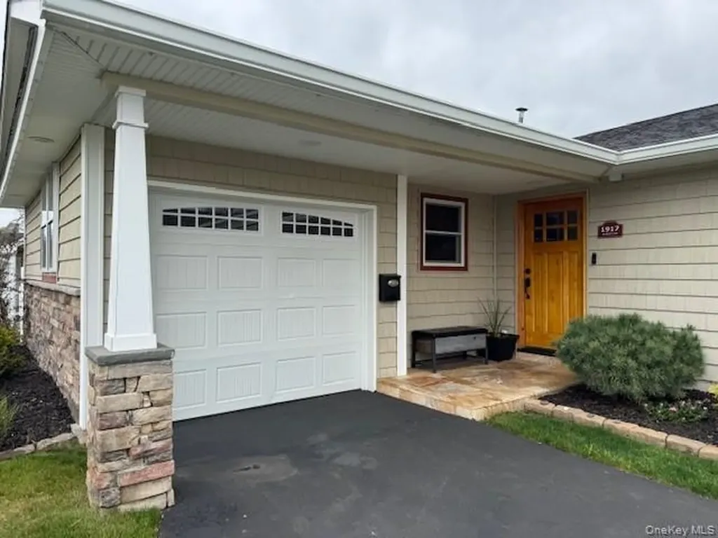 1917 Jackson Avenue West Islip NY 11795