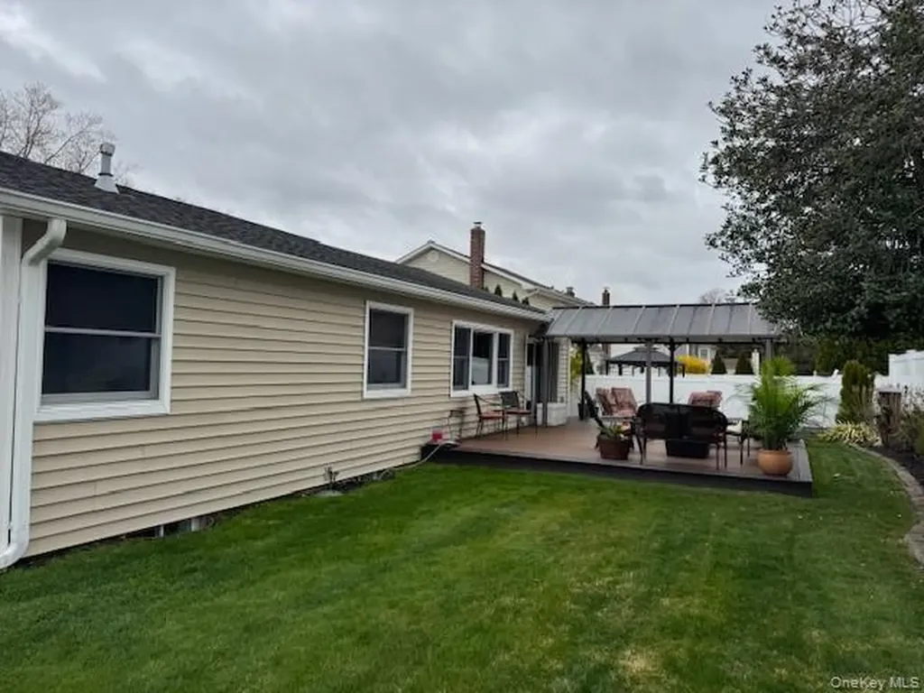 1917 Jackson Avenue West Islip NY 11795