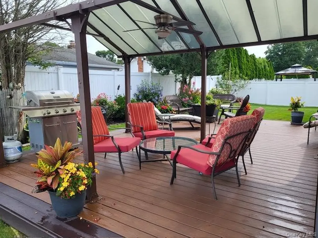 1917 Jackson Avenue West Islip NY 11795