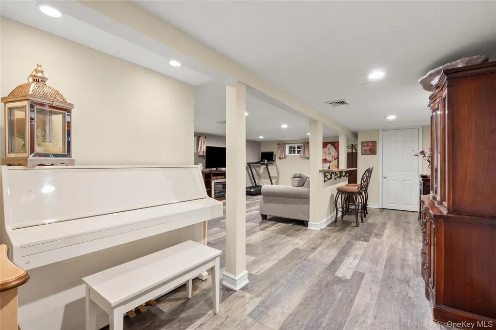 59 E Shore Drive Massapequa NY 11758