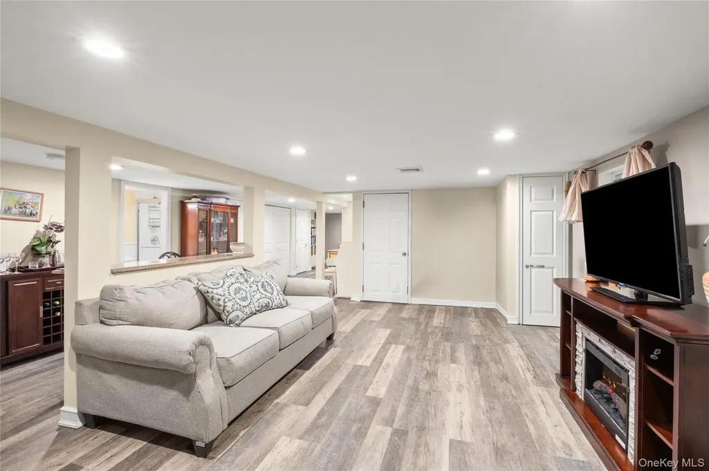 59 E Shore Drive Massapequa NY 11758