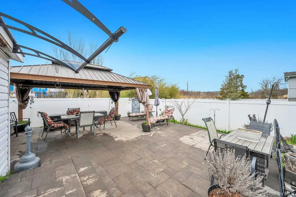 76 Huntington Drive Mastic Beach NY 11951