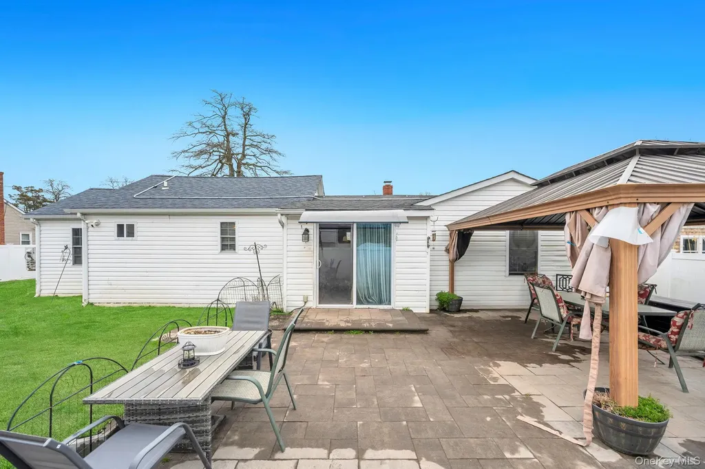 76 Huntington Drive Mastic Beach NY 11951
