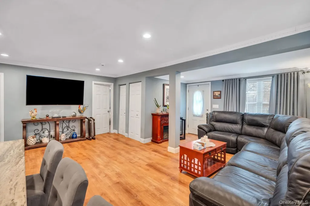 76 Huntington Drive Mastic Beach NY 11951