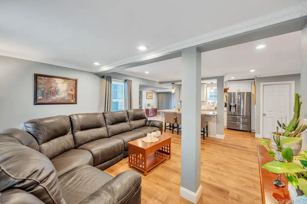 76 Huntington Drive Mastic Beach NY 11951