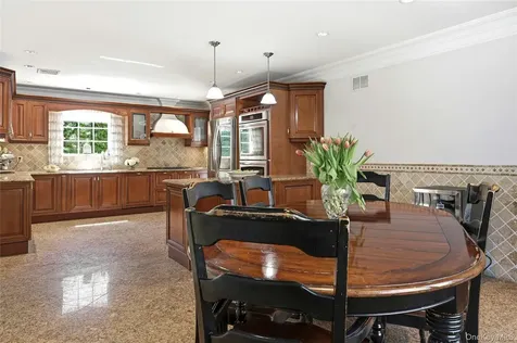 1 Kissam Lane Glen Head NY 11545