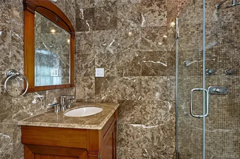 1 Kissam Lane Glen Head NY 11545