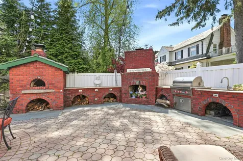 1 Kissam Lane Glen Head NY 11545