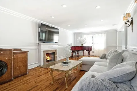 1 Kissam Lane Glen Head NY 11545