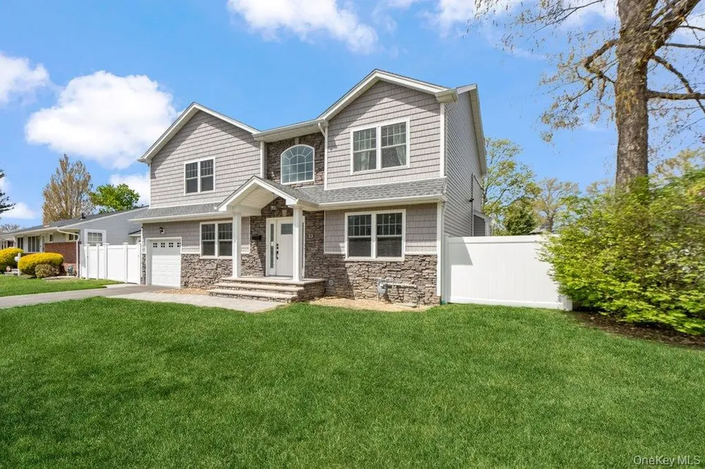 53 Surrey Lane Plainview NY 11803