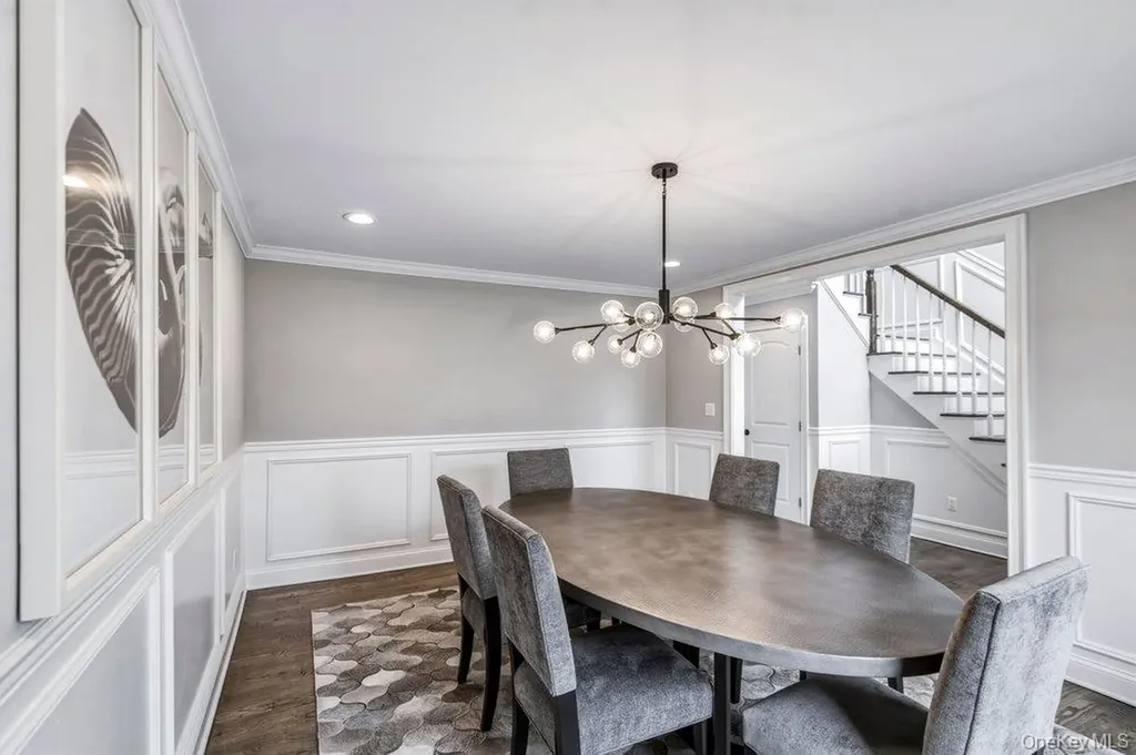 53 Surrey Lane Plainview NY 11803