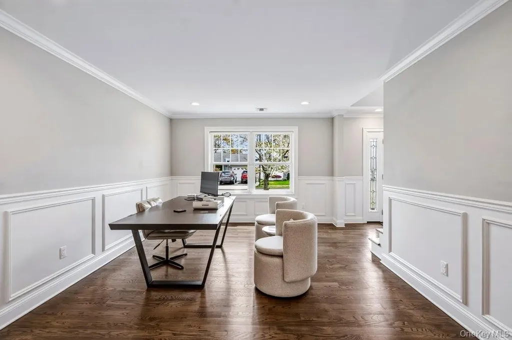 53 Surrey Lane Plainview NY 11803