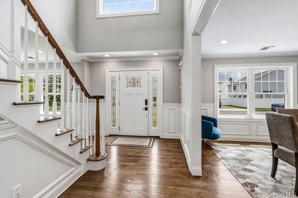 53 Surrey Lane Plainview NY 11803