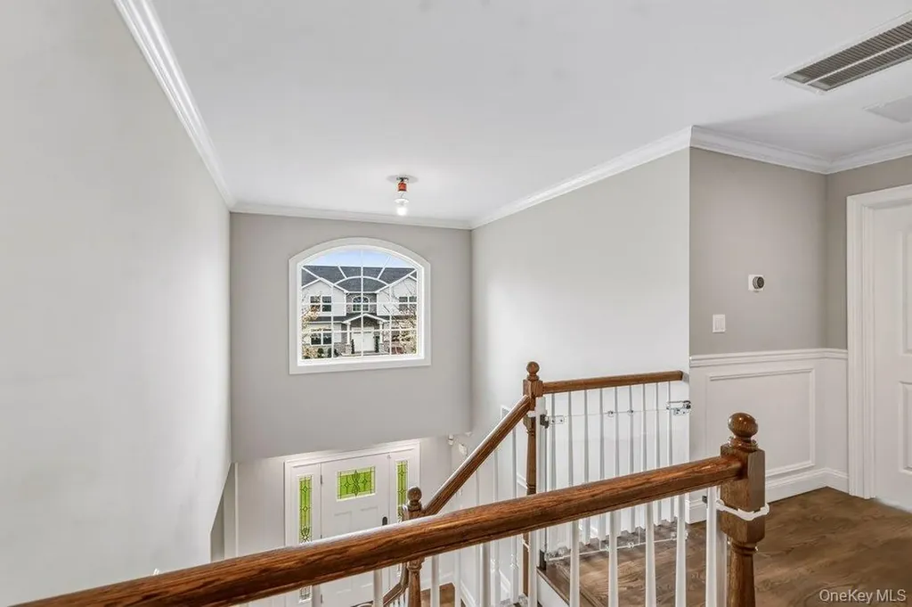 53 Surrey Lane Plainview NY 11803