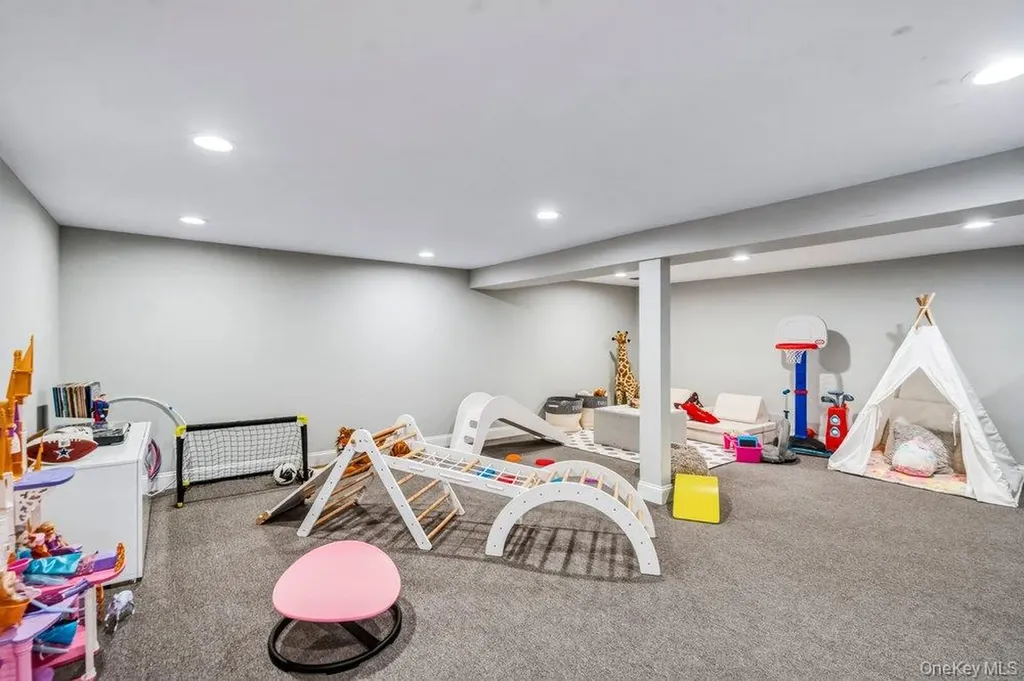 53 Surrey Lane Plainview NY 11803