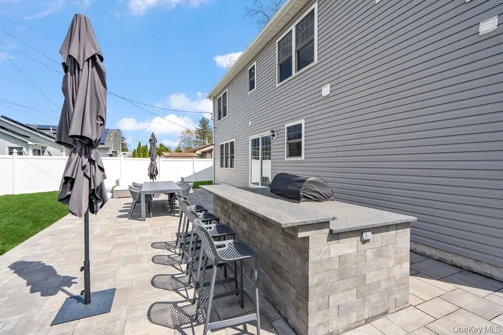 53 Surrey Lane Plainview NY 11803