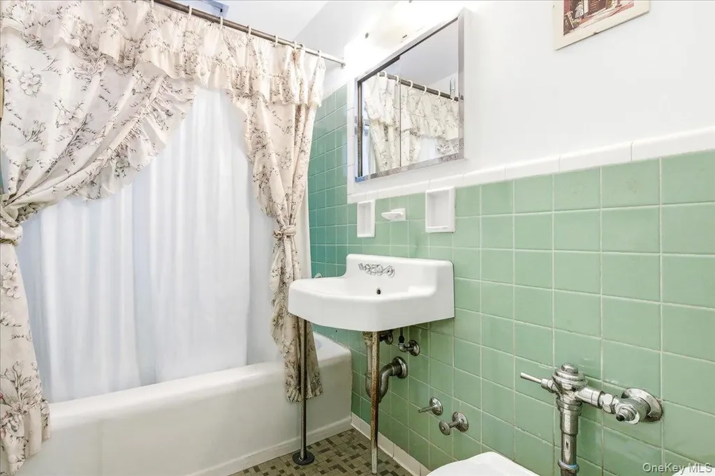 11050 71st Road Forest Hills NY 11375