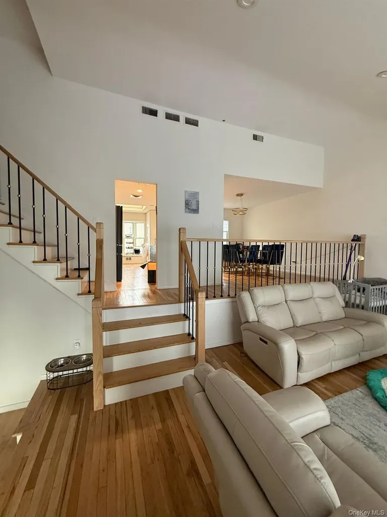 23 Geoffrey Lane Hewlett NY 11557