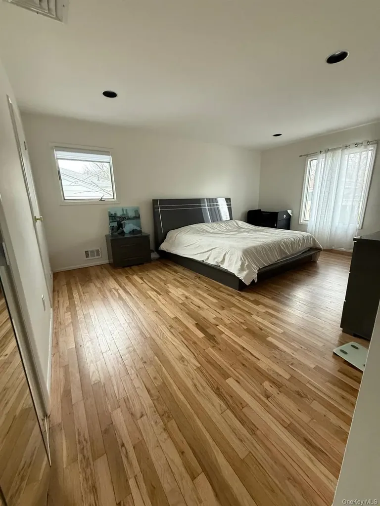 23 Geoffrey Lane Hewlett NY 11557