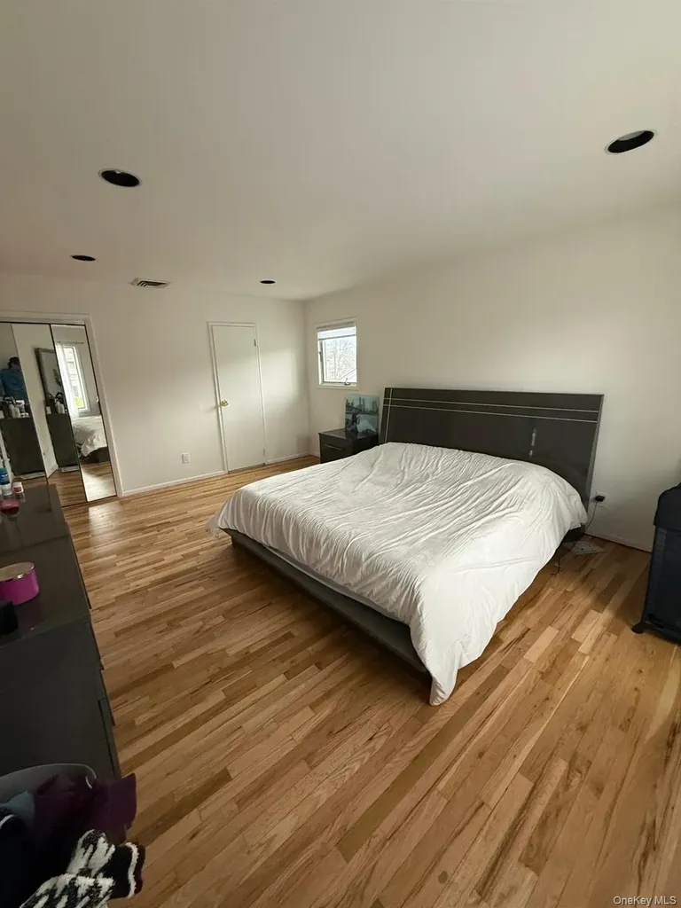 23 Geoffrey Lane Hewlett NY 11557